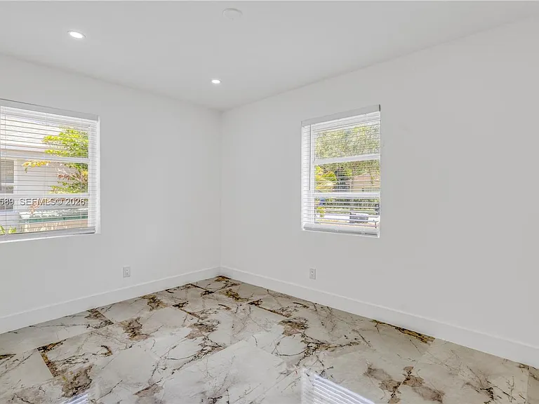 809 SW 17th St #1 — Photo 5