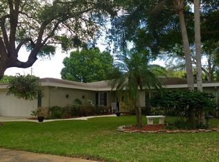8105 Larchwood Rd, Seminole, FL 33777