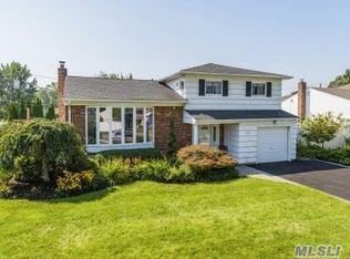 1311 Dale Ct, Seaford, NY