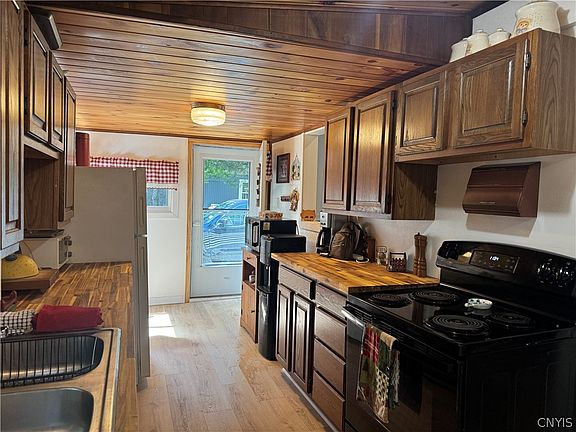 3rd image of 7084 Walnut Rd