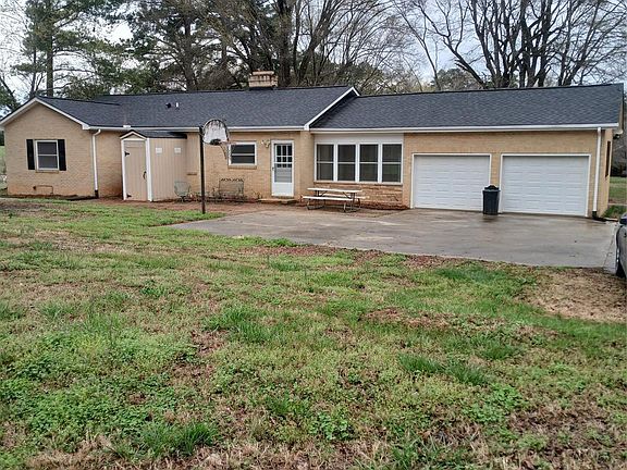3rd image of 1345 Gheen Rd