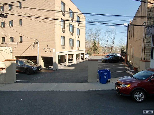 1st image of 9 Columbia Ter APT 4C