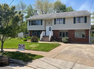 14 Kim Ct, Piscataway, NJ 08854
