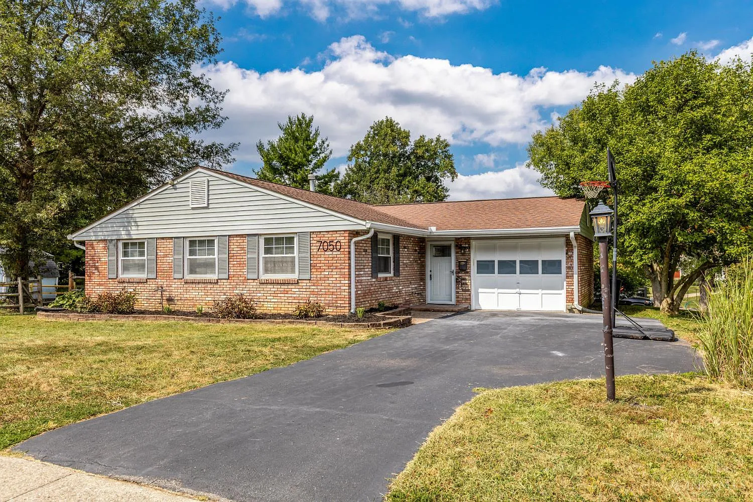 7050 Olentangy Ln photo 1