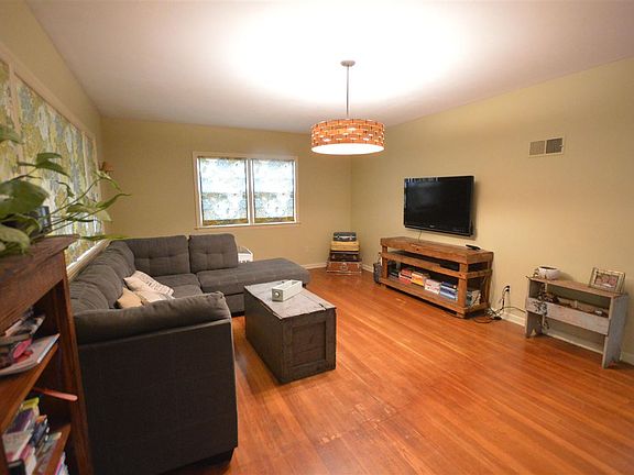4th image of 1403 W Circle Dr