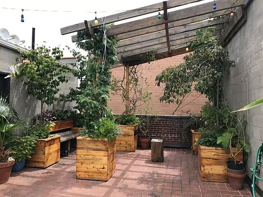 Rented by Royalty Living and Wave Real Estate LLC | media 28