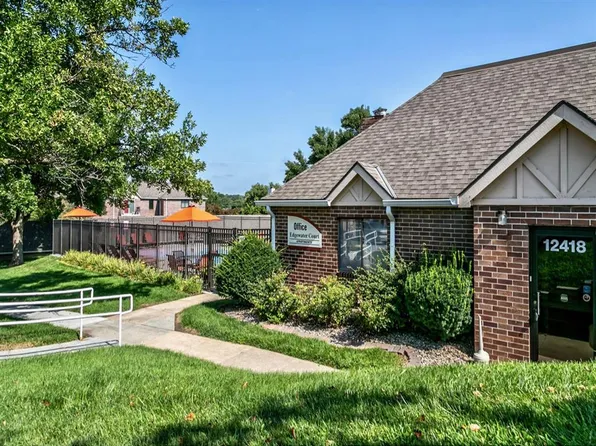 Edgewater Court Apartments