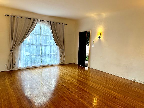 3rd image of 2012 Huntington Dr #8