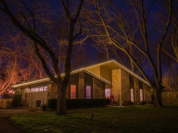 3rd image of 8901 Monticello Dr
