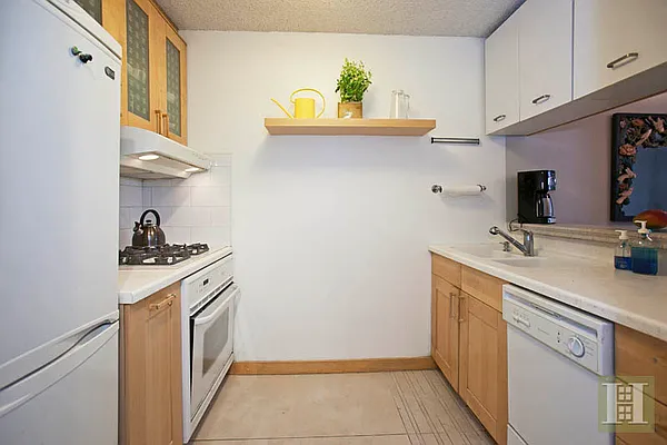 Rented by Halstead Real Estate | media 20