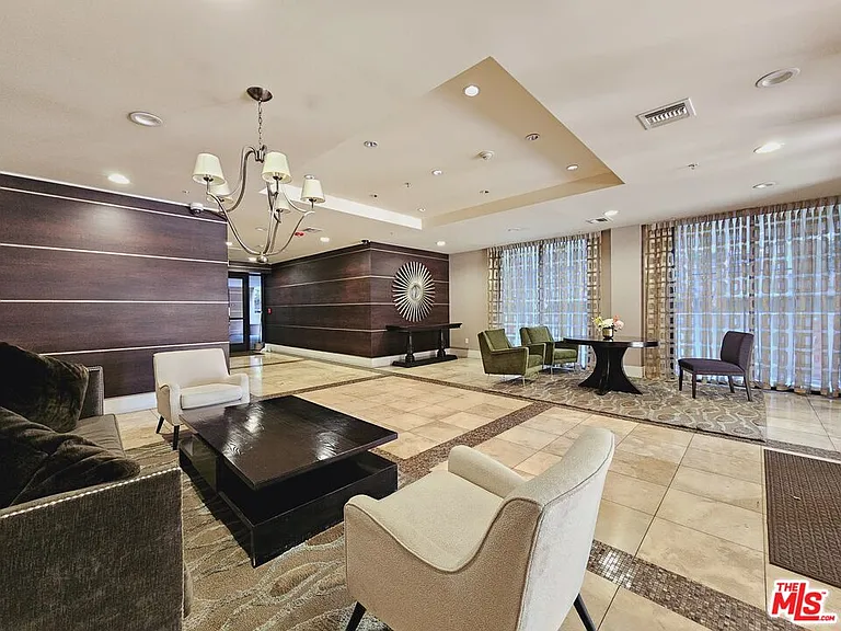 311 S Gramercy Pl #201 — Photo 8