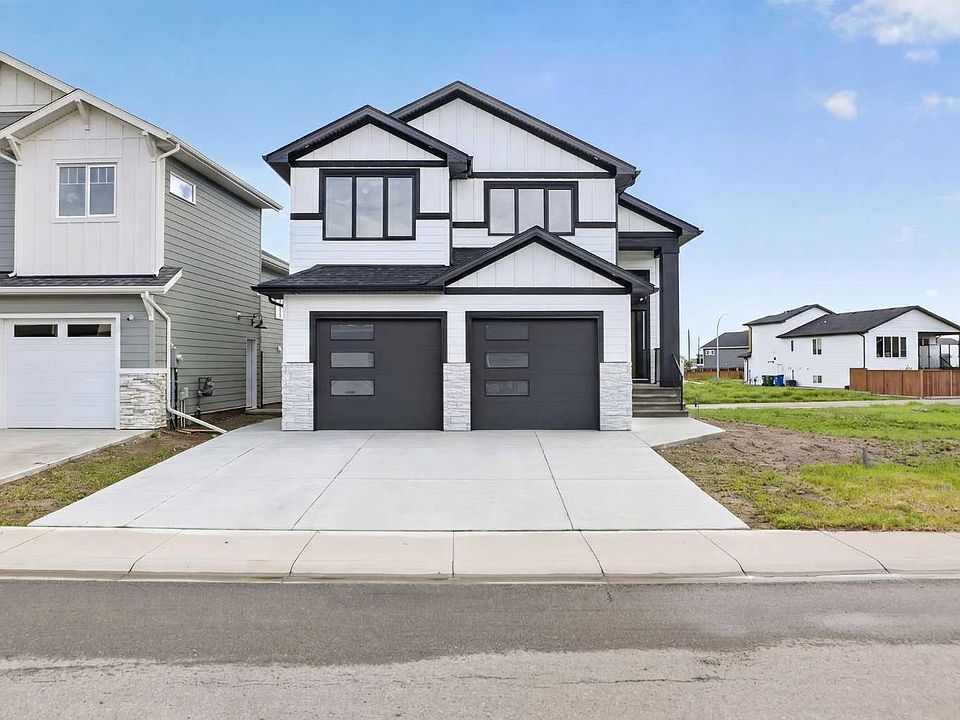 1st image of 680 Sixmile Cres S