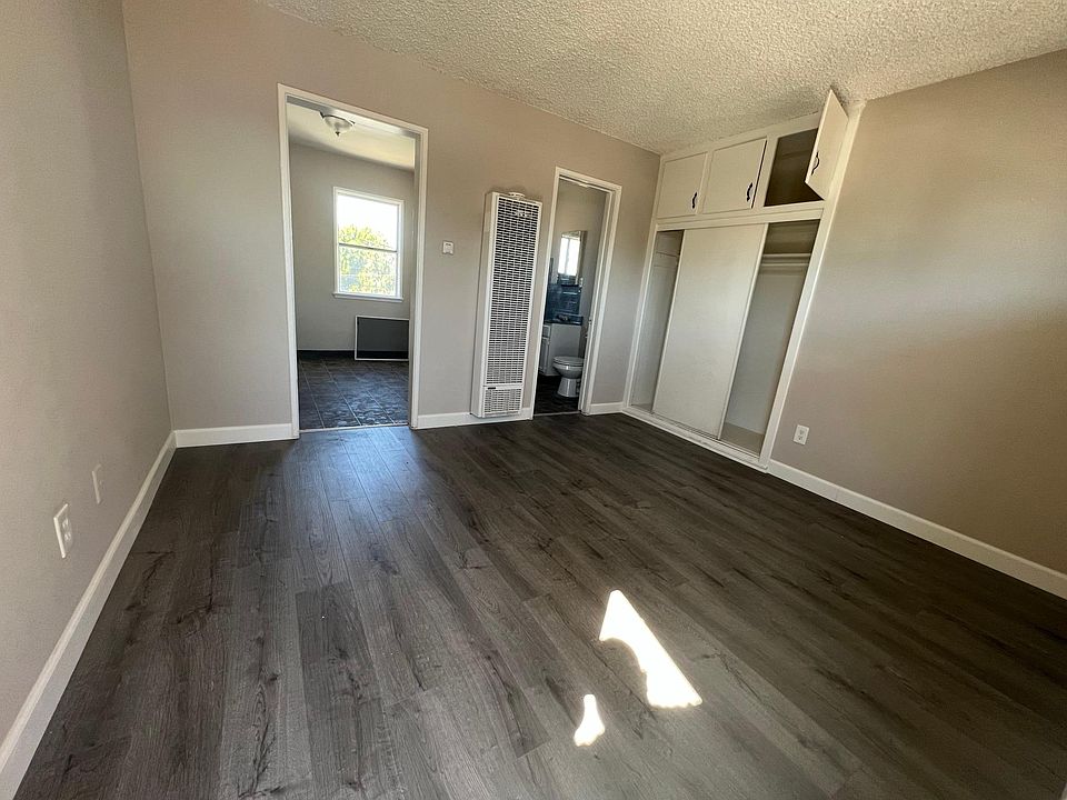1st image of 4609 E 52nd Pl #5