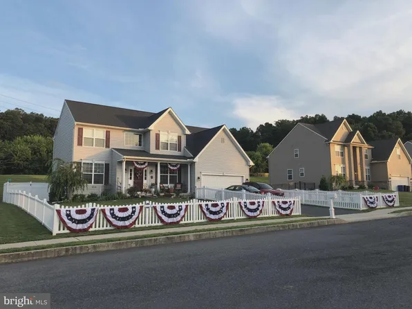 404 W 8th Ave, Parkesburg, PA 19365