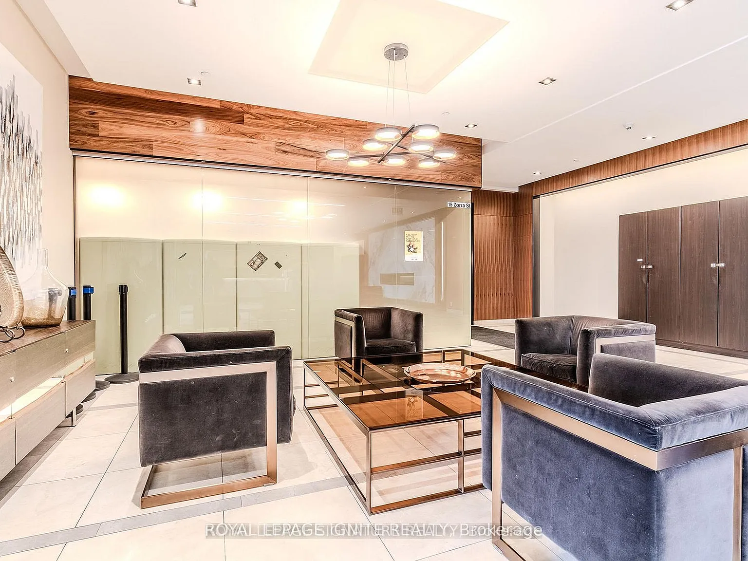 Park Towers Condominiums — Photo 4