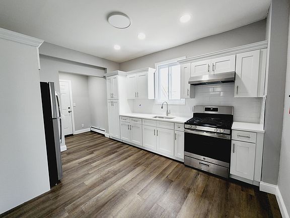 3rd image of 1627 Anderson Ave Floor 1