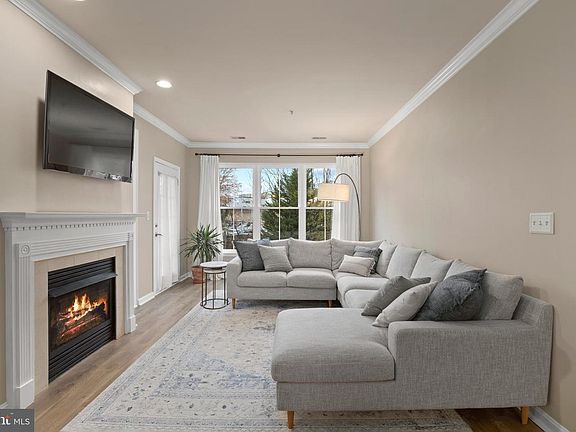 4th image of 5112 Donovan Dr APT 208