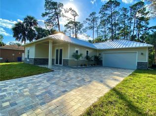 8028 Sandy Cir, Labelle, FL 33935