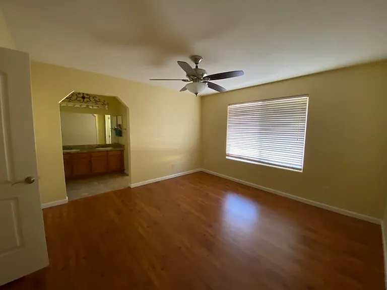 8126 W Dreyfus Dr — Photo 6