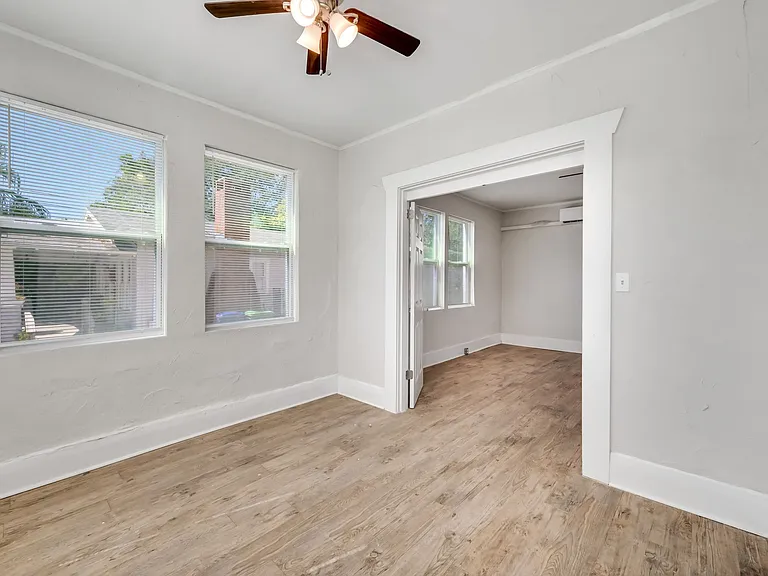 310 E Lambright St — Photo 10
