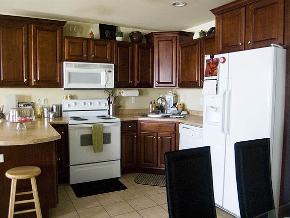 3rd image of 2833 Holiday Dr
