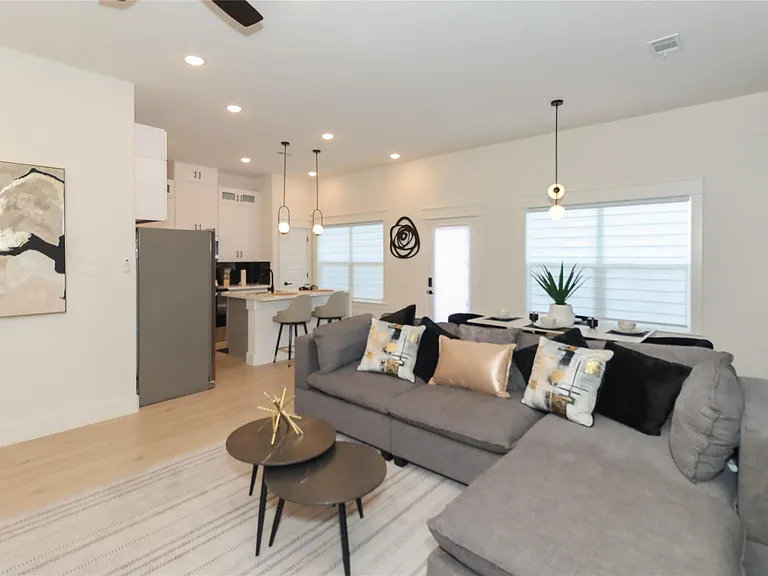 4902 Higgins St #B — Photo 5