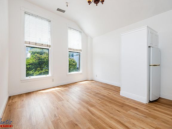 3rd image of 31 E Main St APT 208