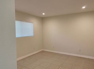 20395 Zuni Road, Apple Valley, CA 92307