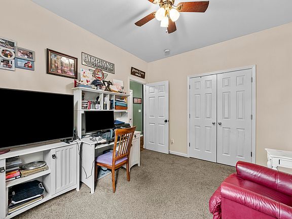 5th image of 2528 Moray Pl