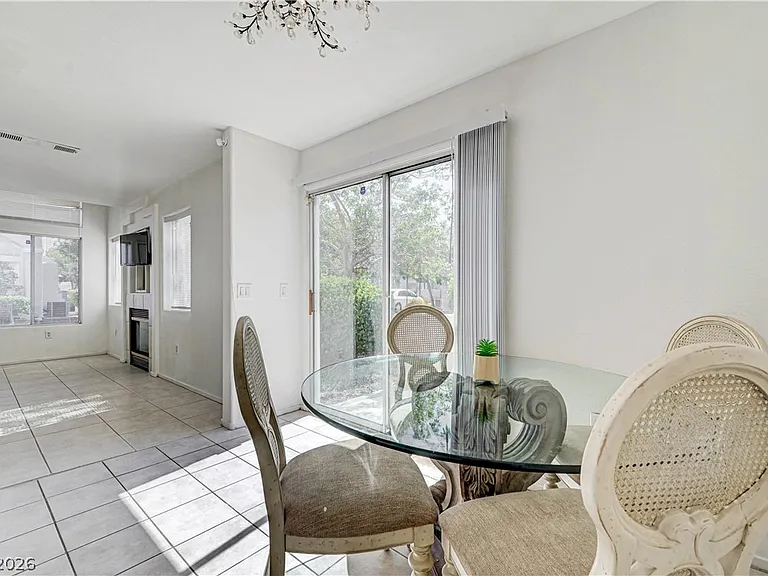 4040 Castle Cove Dr #4040 — Photo 15