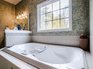 1982 Satinwood Dr, Mansfield, OH 44903