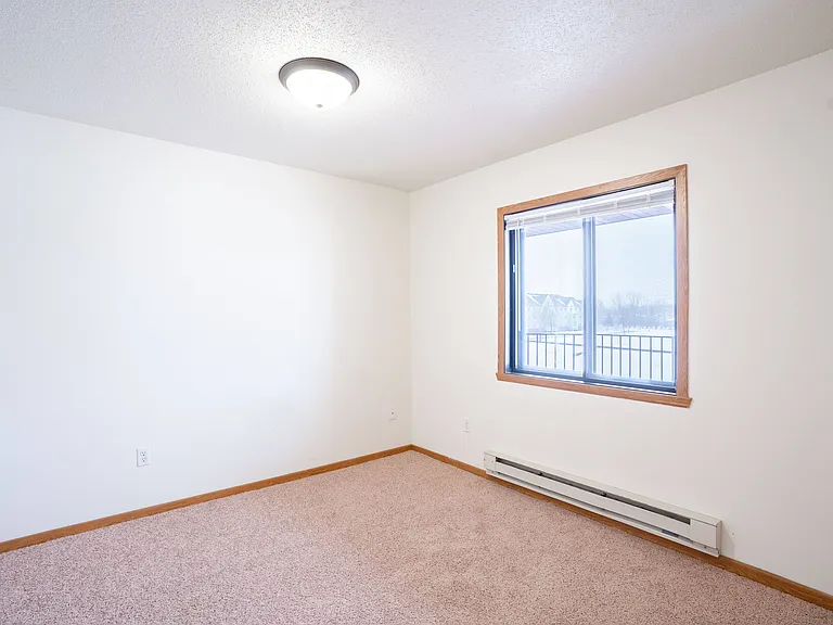Fargo, ND Somerset Apartments | 22A | Bedroom