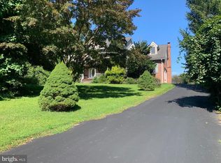 1085 Forest Ln, Glen Mills, PA 19342