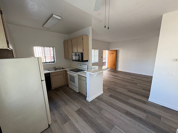5th image of 3928 Illinois St APT 208
