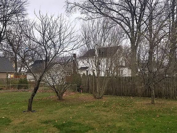 3rd image of 935 Chestnut Blvd