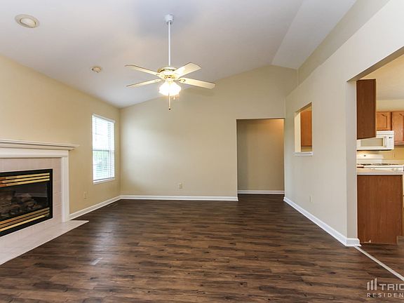 2nd image of 1431 Persimmon Cir