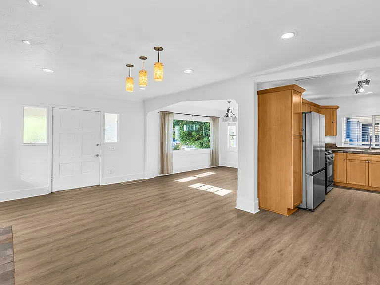 724 E Browning Ave — Photo 5