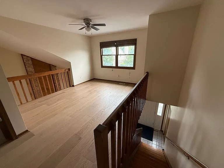 15546 Whitehall Ln — Photo 10