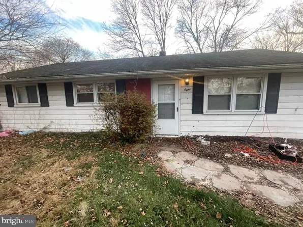 8 Betty Ln, Royersford, PA 19468