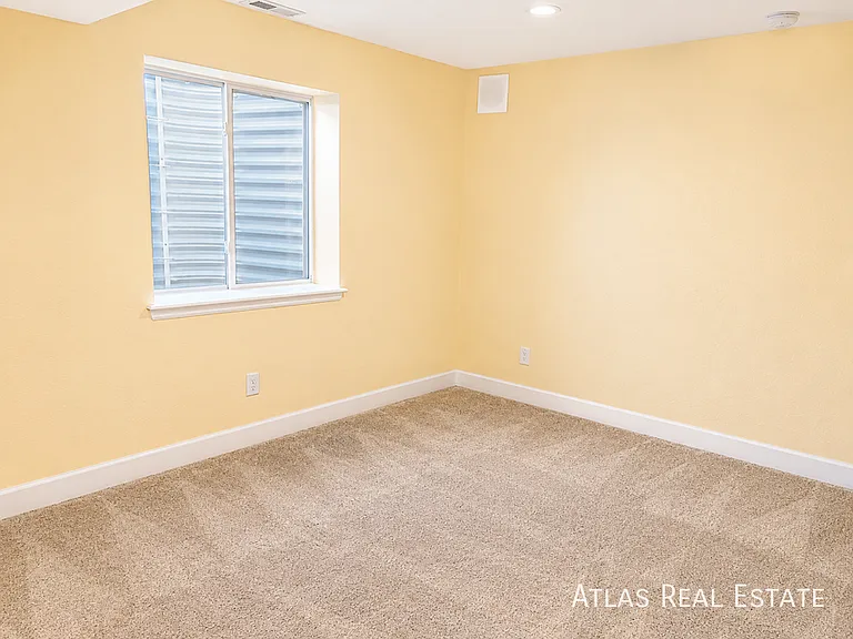 1071 Thornbury Pl — Photo 13