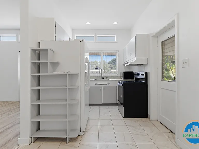 6366 Hampton Dr N — Photo 14