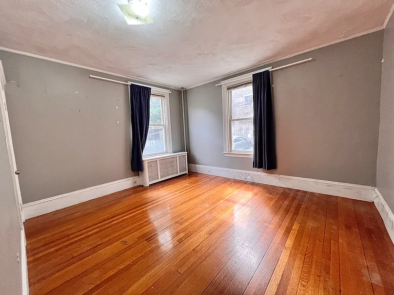 148 Strathmore Rd #1 — Photo 8