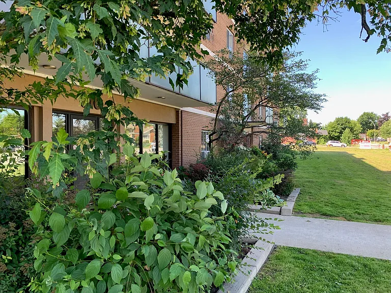 810 Canterbury Ave — Photo 10