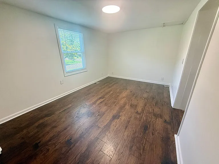 902 Gibson Dr — Photo 7