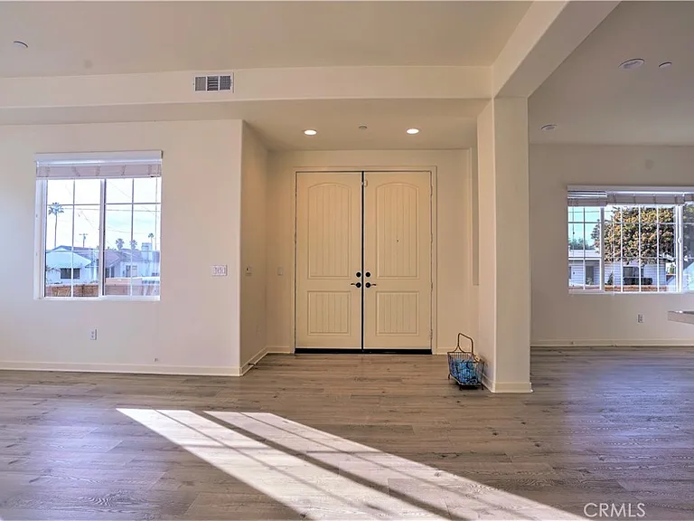 22117 Normandie Ave — Photo 4