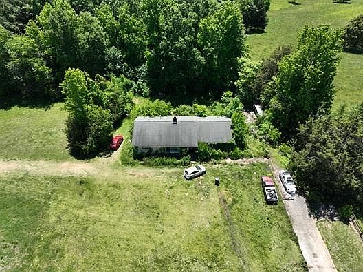 5th image of 311 Sharon Rd