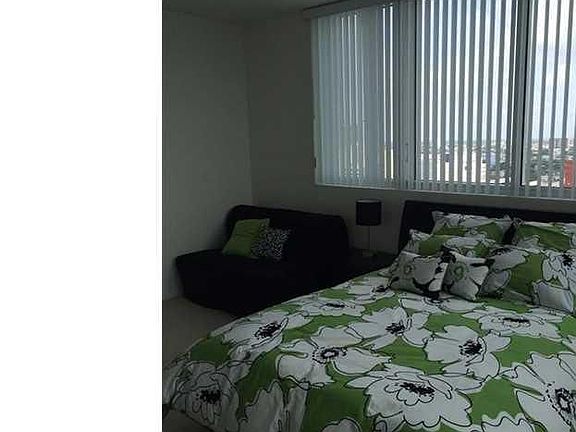 5th image of 253 NE 2nd St APT 1703