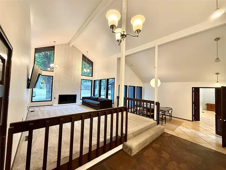 8809 N Kensington Rd — Photo 2