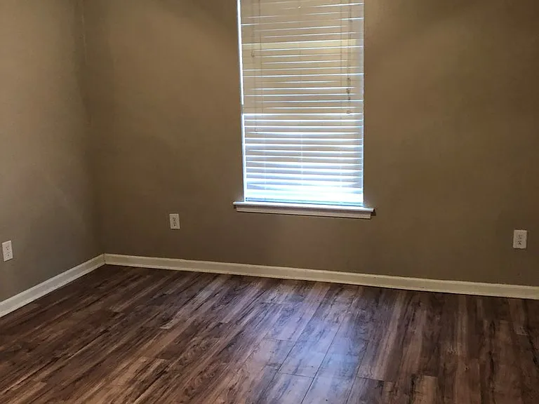 1713 Jasper Ave — Photo 6