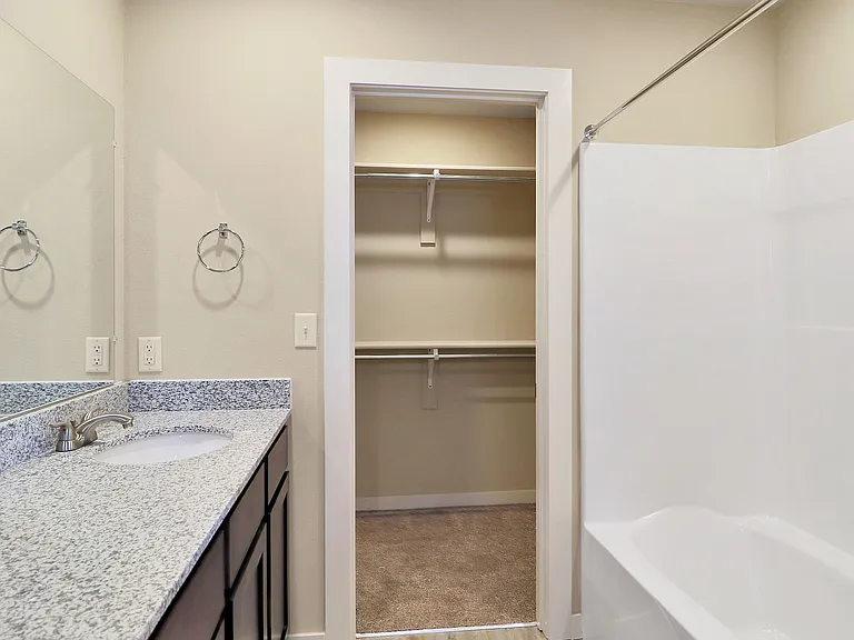 The Reserve at Chaffee Crossing Apartment Homes & Townhomes — Photo 25